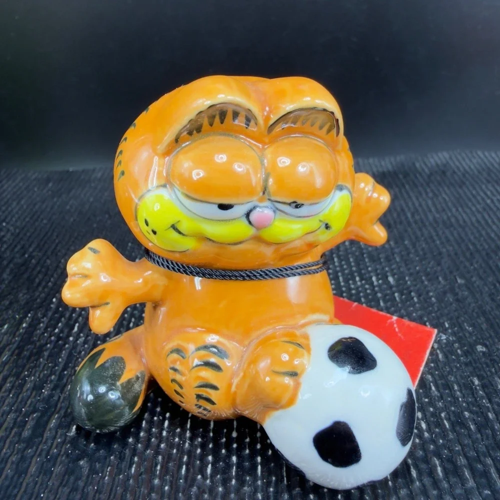 Vintage Garfield Soccer Ball Ceramic Figurine Enesco 1978 Korea Orange Cat‎ VTG